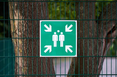 Bir çitin üzerinde nokta işareti oluştur.                              