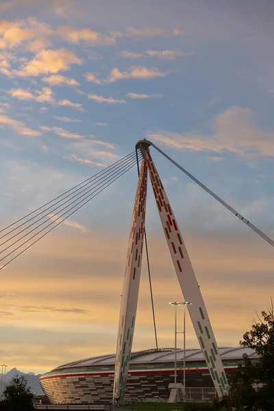 Torino, Piedmont, İtalya 19 Ekim 2024: Allianz Stadyumu, Juventus Turin takımının maçlarını oynadığı yerdir. Stadyumun kısmi manzarası. İtalyan bayrağının renkleri görünür.