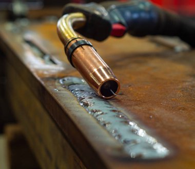 Szlifowanie metalu prated spawaniem