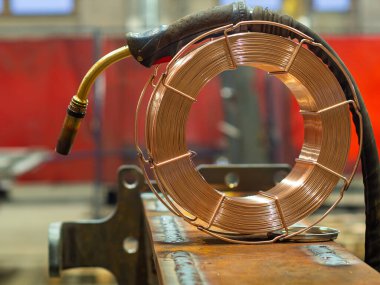 drut spawalniczy i uchwyt spawarki