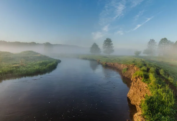 wschod slonca nad rzeka