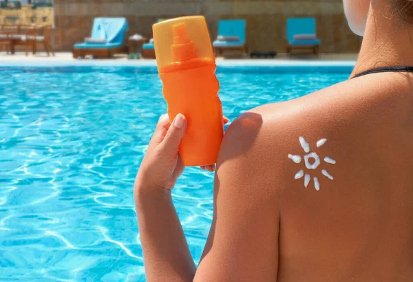 Suntan Lotion Beautiful Woman Applying Sunscreen Solar Cream Form Sun — Stock Photo, Image