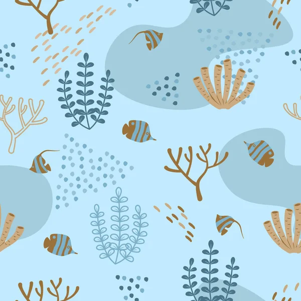 Modèle marin sans couture. Algues, coraux et poissons. Tons bleu-orange sur fond bleu. Illustration vectorielle couleur pour tissu, papier d'emballage, fond. — Image vectorielle