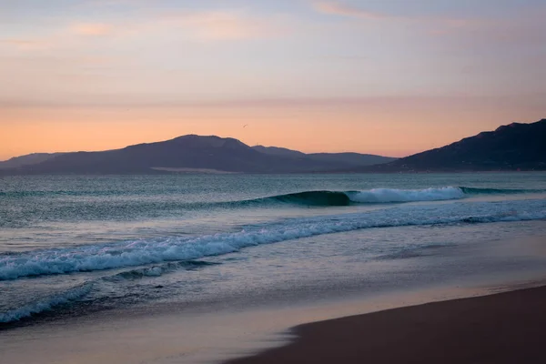 Sunset Beach 'in arka planında