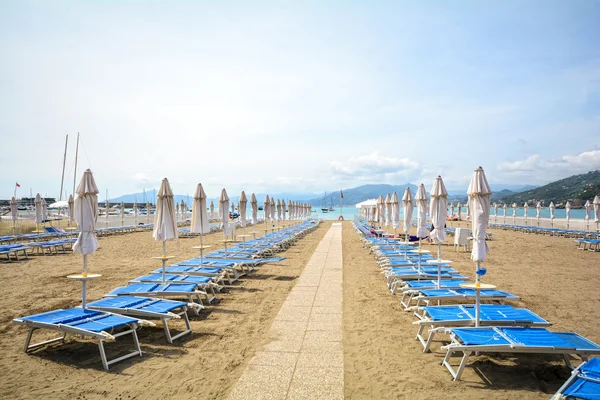 Sestri Levante, Ligúria: Litoral com praia Baia delle Favole - Baía das Fábulas, Itália Europa — Fotografia de Stock