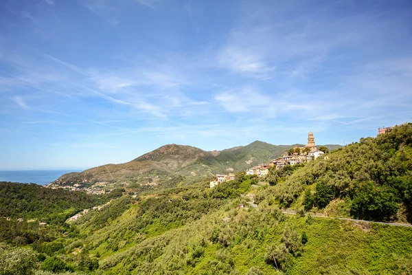 Cinque Terre: Vista para a aldeia Legnaro e litoral com Levanto, Ligúria Itália Europa — Fotografia de Stock