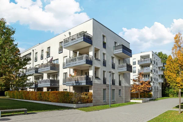 Bostadsområde Med Ekologiska Och Hållbara Gröna Bostadshus Lågenergihus Med Lägenheter — Stockfoto