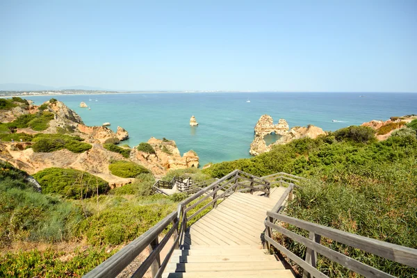 Algarve: Lépcsők beach Praia do Camilo közelében, Lagos, Portugália — Stock Fotó