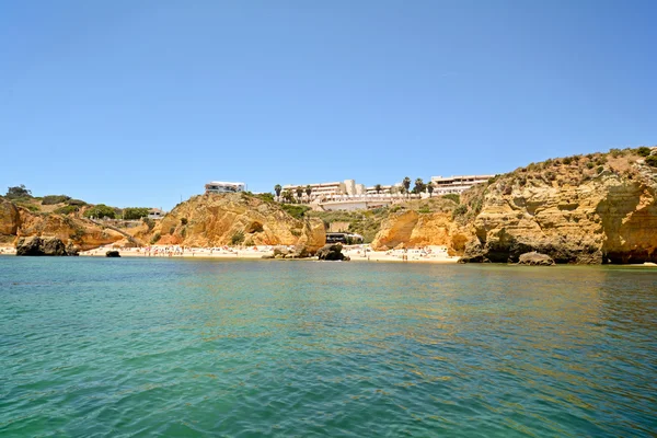 Algarve: Pohled na pláž Praia Dona Ana blízko Lagos, Portugalsko - Jižní Evropa — Stock fotografie