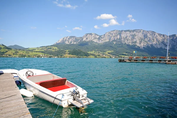 Jezerní Rakousko Salcbursko, výhled na jezero Attersee - rakouské Alpy — Stock fotografie