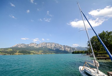 Lake district Salzburger arazi Avusturya, göl Attersee - Avusturya Alplerinde üzerinden görünüm
