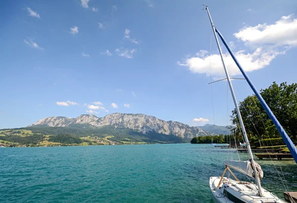 Lake district Salzburger Land Autriche, Vue sur le lac Attersee Alpes autrichiennes — Photo