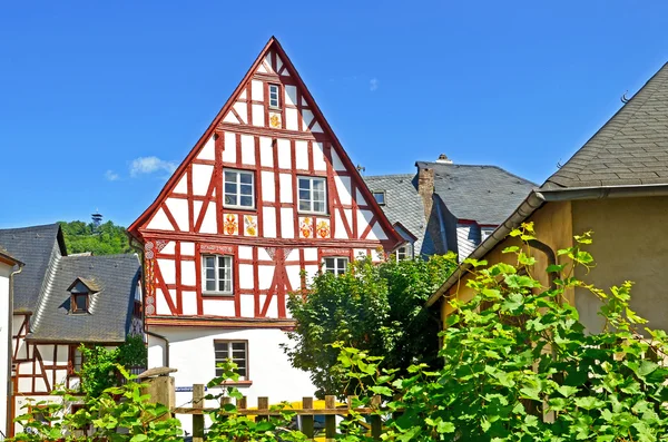 Дом из дерева в деревне Пундерих - винный регион в Германии — стоковое фото