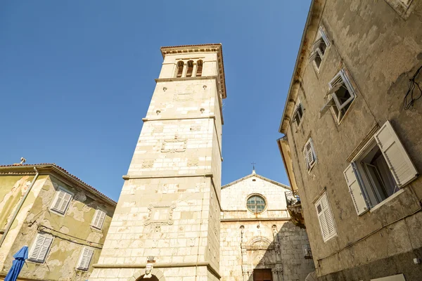 Socknen kyrkan St Mary i snön i Cres town, ön Cres, Kroatien Europa — Stockfoto