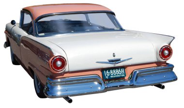 1957 Ford Fairlane güçlü bir V8 motora sahipti ve o dönemin ideal seyir arabasıydı..