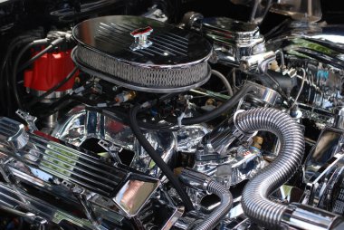 Yüksek performans 1964 Chevy modifiye araba motoru.