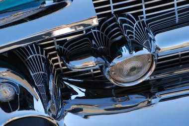 Parlak 1957 model krom kaplama tampon görüntüsü.