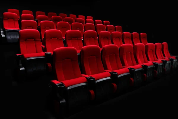 Auditorium teatro vuoto o cinema con posti a sedere rossi — Foto Stock