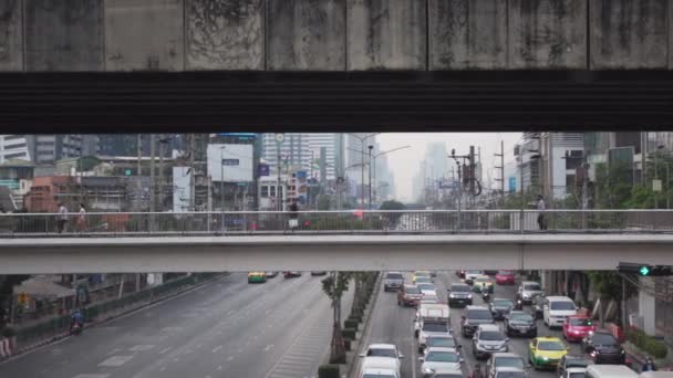 Bangkok Thailandia Gennaio 2021 Persone Che Camminano Sul Cavalcavia Bangkok — Video Stock