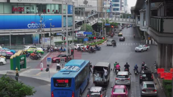 Bangkok Thailand Februari 2021 Verkeer Asok Montri Kruispunt Bangkok — Stockvideo