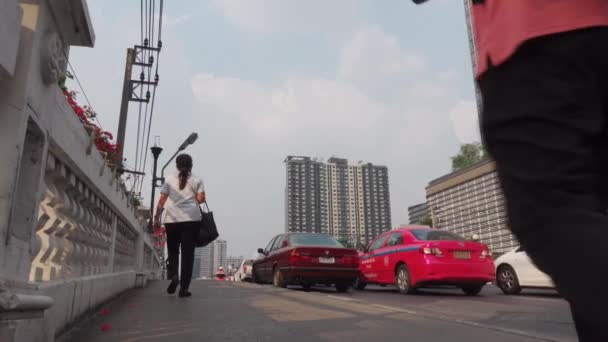 Bangkok Thailandia Febbraio 2021 Persone Che Camminano Sul Ponte Bangkok — Video Stock