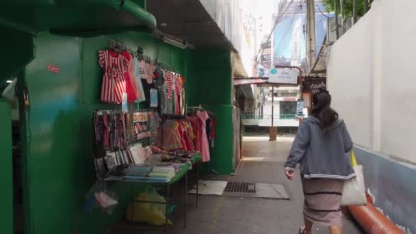 Bangkok Thailand February 2021 Woman Entering Asoke Pier Bangkok — Stock Video