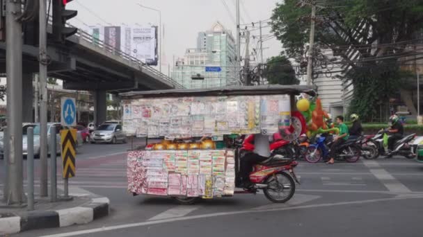 Bangkok Tailândia Fevereiro 2021 Vendedor Adesivos Rua Bangkok — Vídeo de Stock