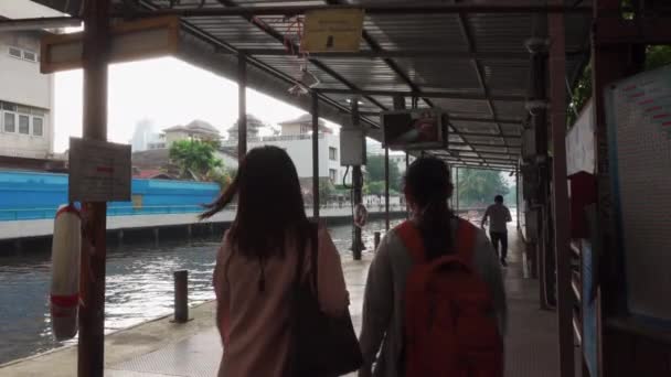 Бангкок Таиланд Февраля 2021 Года Люди Asoke Pier Бангкоке — стоковое видео