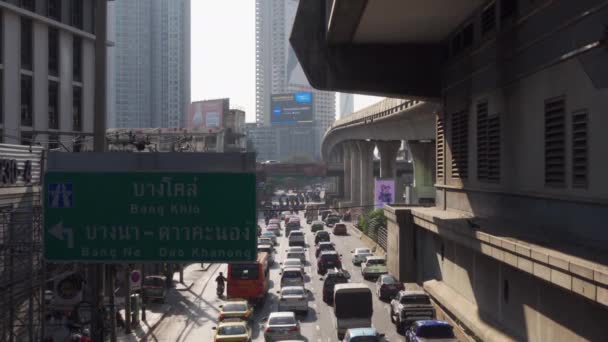 Bangkok Thailand Januari 2021 Auto Start Rijden Green Traffic Light — Stockvideo