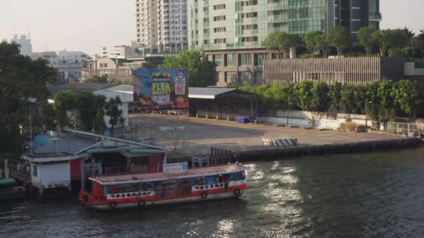 泰国曼谷 2021年1月12日 在曼谷Chao Phraya河码头停船 — 图库视频影像