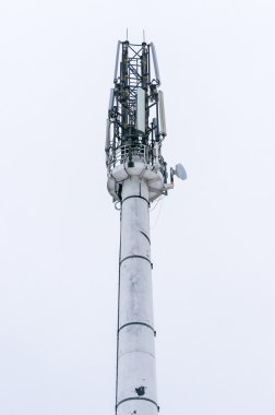 Telekomünikasyon kule gökyüzünde