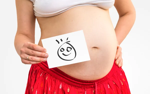 Barriga de uma mulher grávida e bebê pintado — Fotografia de Stock