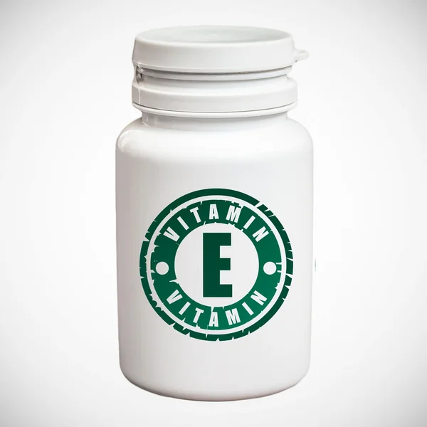 Бутылка с таблетками витамина Е — стоковое фото
