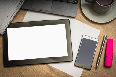 Boş beyaz ekran ile iş tabloda dijital tablet