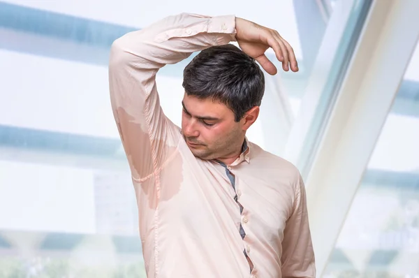 Business man with sweating under armpit in office — Stock Photo, Image