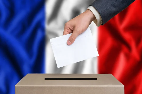 Pemilihan di Prancis - pemungutan suara di kotak suara — Stok Foto