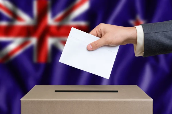Виборів в Нова Зеландія - голосування в урну — стокове фото