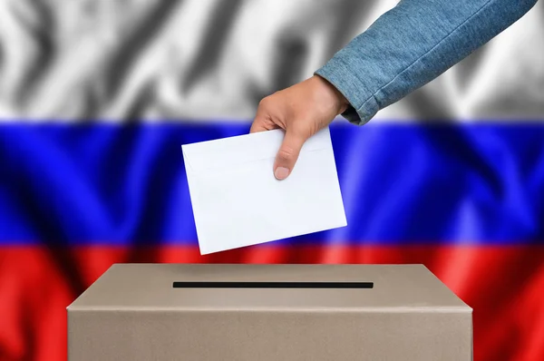 Election in Russia - voting at the ballot box — Stock Photo, Image