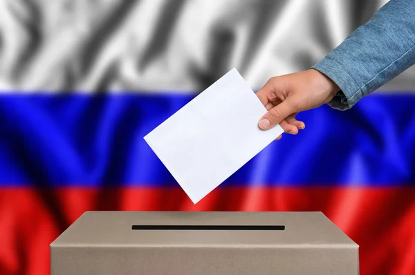 Eleição na Rússia - votação na urna — Fotografia de Stock