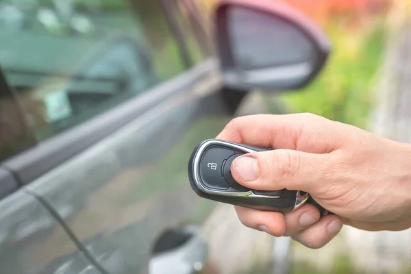 Woman Lock Unlock Her Car Car Remote Control Car Background — Stock Photo, Image