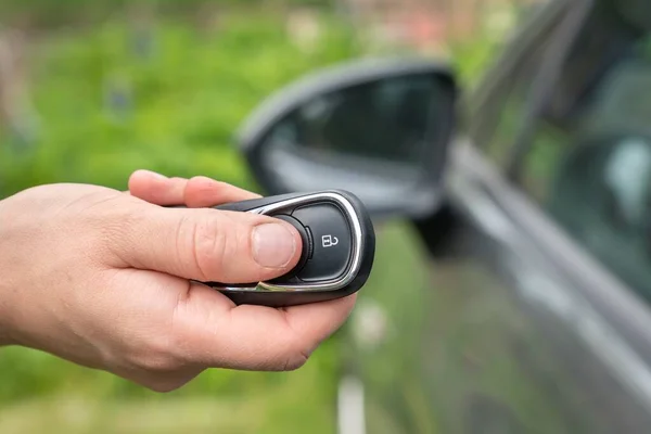 Woman Lock Unlock Her Car Car Remote Control Car Background — Stock Photo, Image