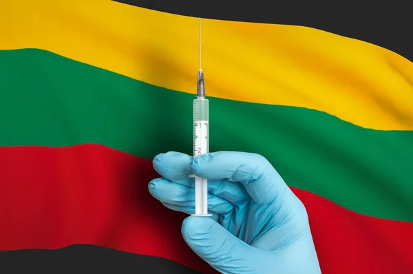 Вакцинация Литве Вакцина Защиты Ковид Фоне Национального Флага — стоковое фото