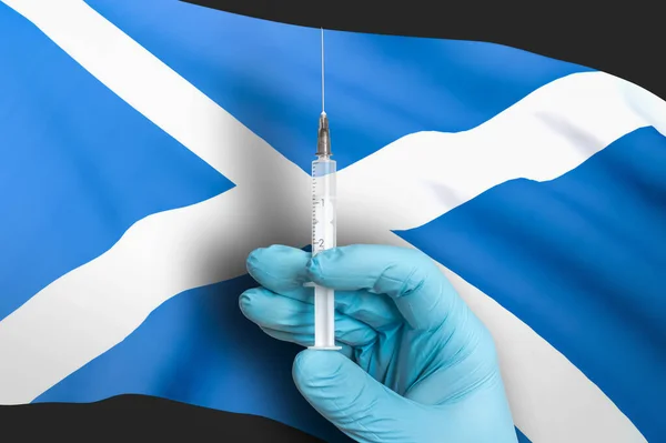 苏格兰的疫苗接种 在国旗背景下提供保护以免感染Covid 19的疫苗 — 图库照片