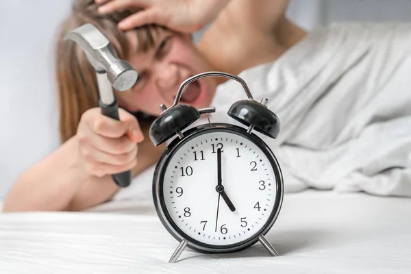 Shocked Woman Alarm Clock Hammer Does Want Waking Early — Stock Photo, Image