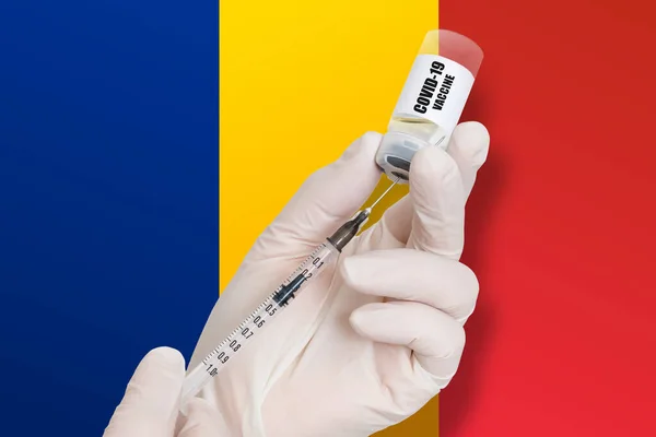 在罗马尼亚接种疫苗 在国旗背景下提供保护以免感染Covid 19的疫苗 — 图库照片