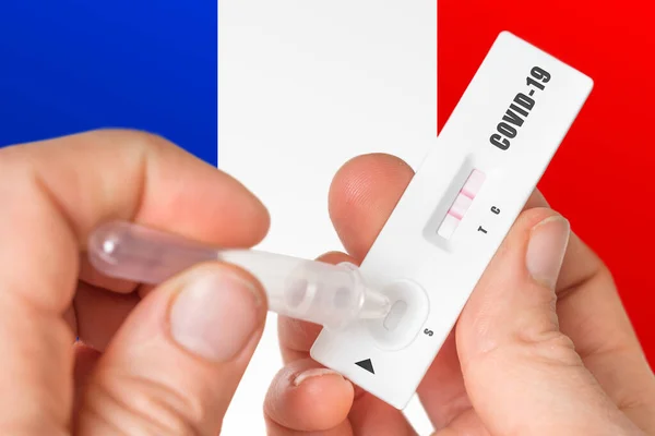Teste Rápido Positivo Covid França Fundo Bandeira Nacional — Fotografia de Stock