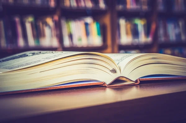 Opened book on the table - retro and vintage style — Stock Photo, Image