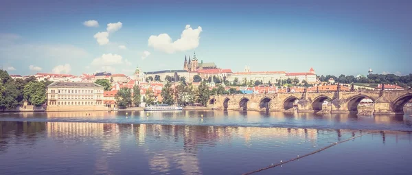 View of old town Prague, Charles bridge and Prague castle with r — Stock Photo, Image