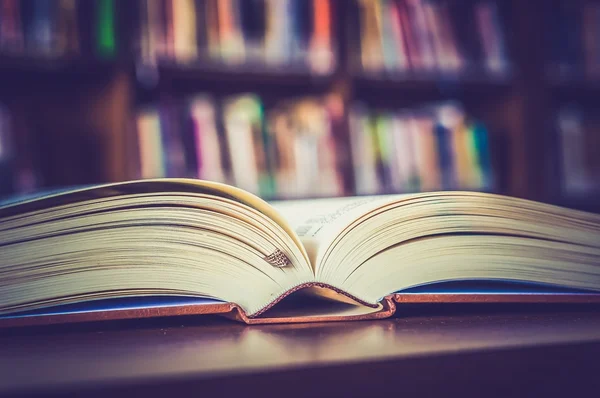 Opened book on the table - retro and vintage style — Stock Photo, Image