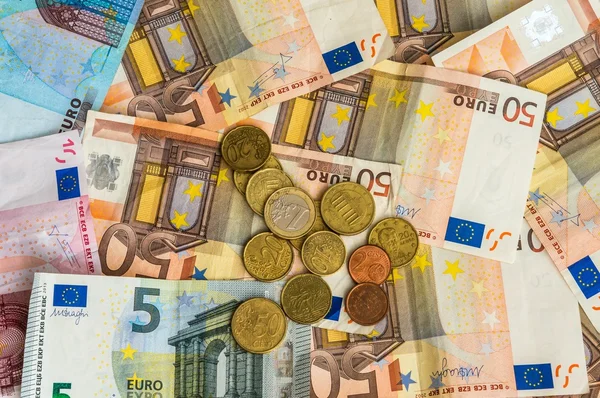 Euro-Banknoten und -Münzen — Stockfoto